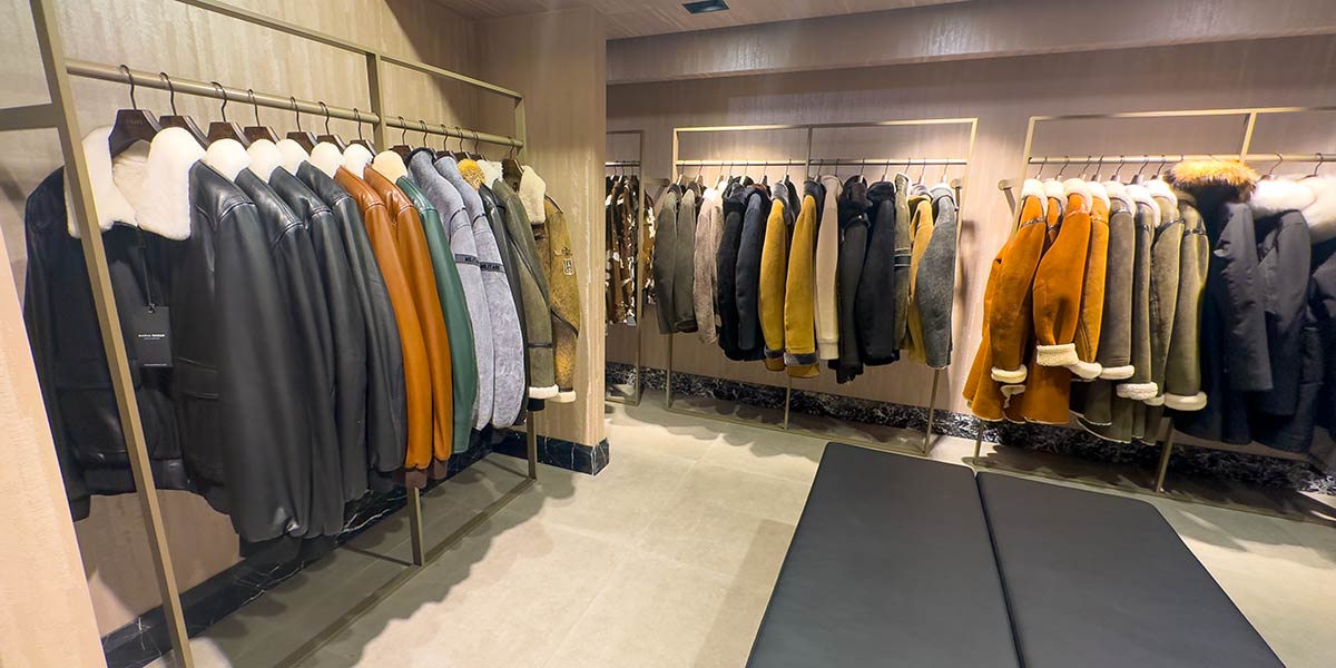 inside Mahal hasan luxury shop
Mens Wool & Cashmere